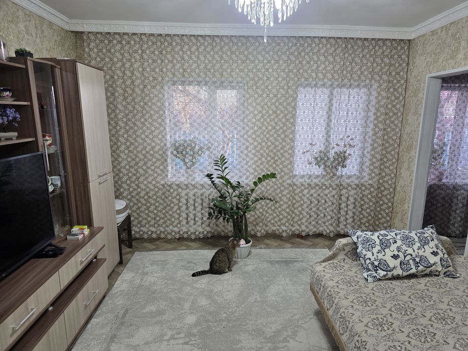 Продаётся уютный дом с хорошим участком.