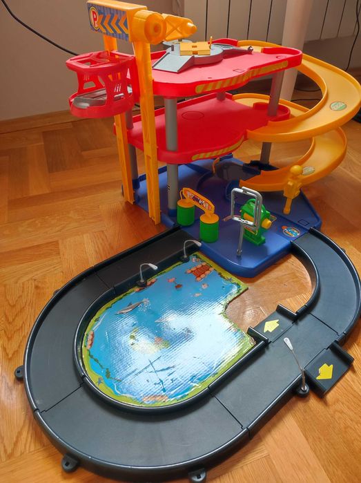 Детска база за колички с писта