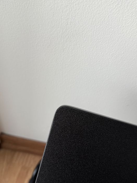 Поставка за лаптоп - черна и регулируема