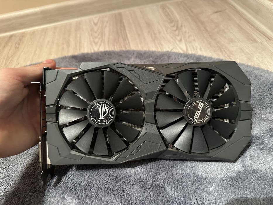 Vând placa video Rog Strix Rx 570 4gb Gaming