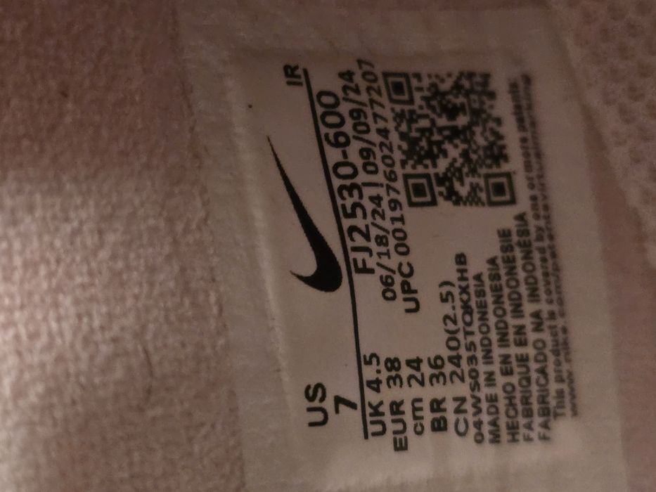 маратонки Nike  .