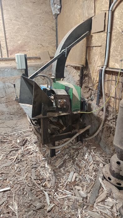 Продавам линия за производство на пелети на пелети състояща се от:

Пе