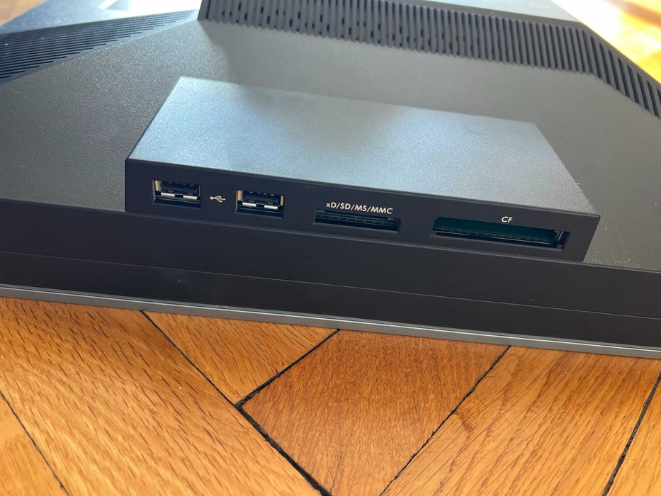 Dell 27” inch (Full HD)