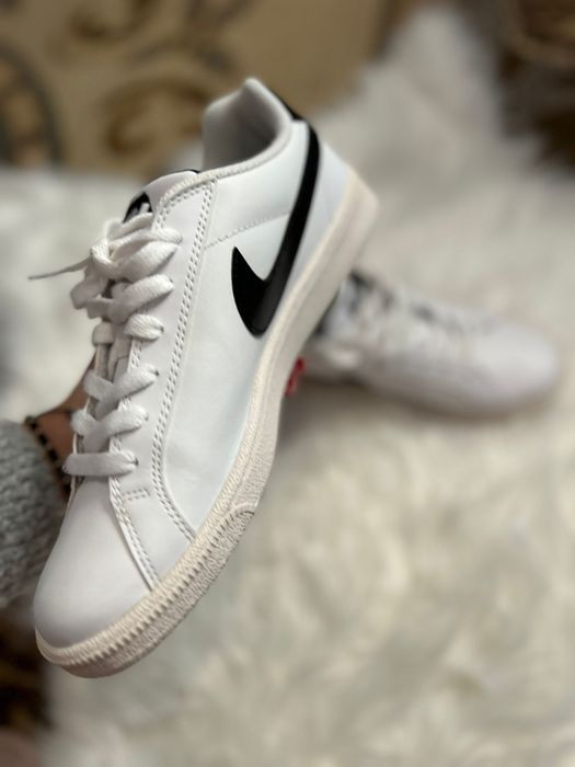 Vând Adidași Nike 40.5