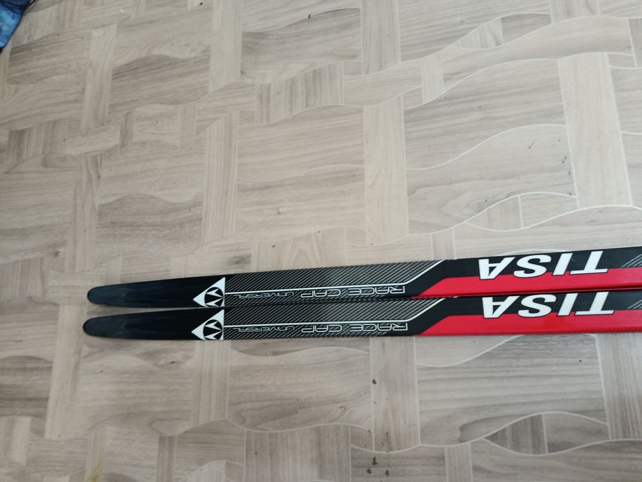 Продам беговые лыжи,палки и ботинки