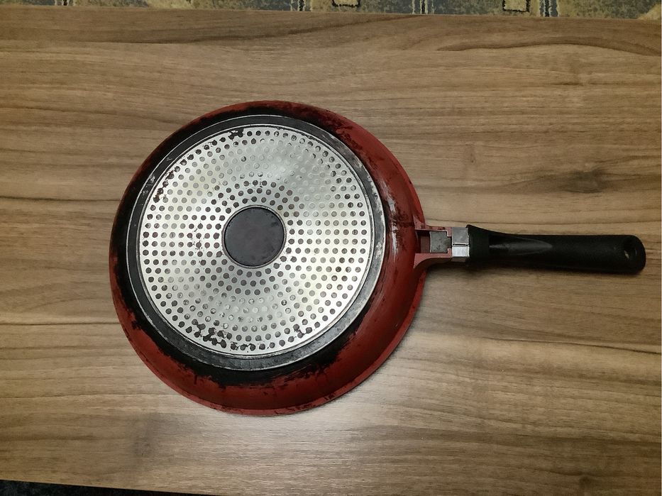 Сковороды б/у  в нормальном состоянии