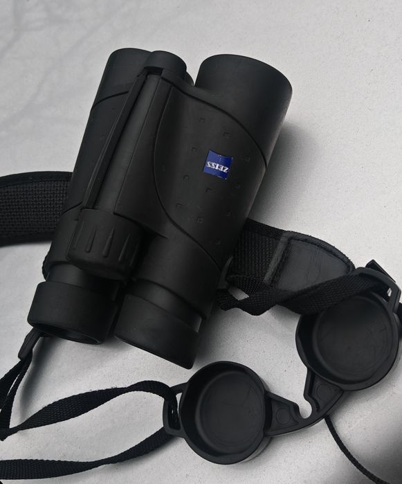 Продавам бинокъл  carl zeiss 10x40