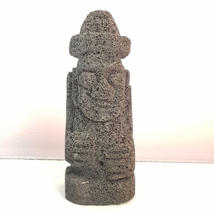 Харыбан из вулканической массы острова Чеджу (Южная Корея)