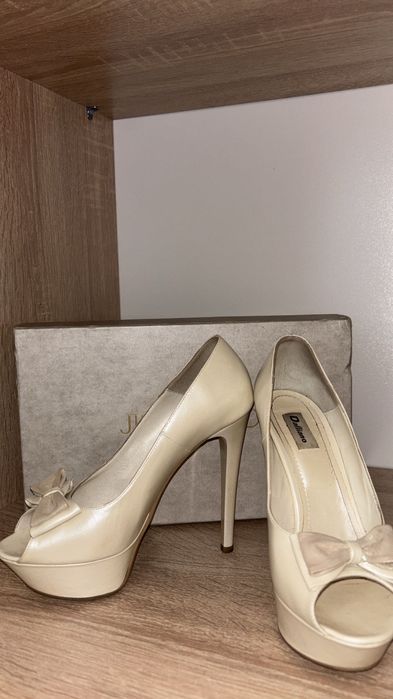 Pantofi cu toc alb crem / cu platforma