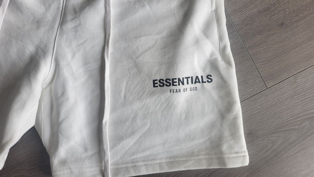 Pantaloni scurti Essentials