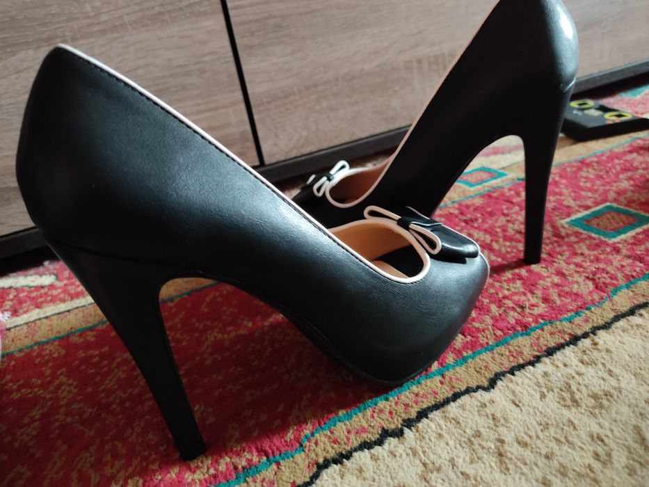 Туфли на высоком каблуке