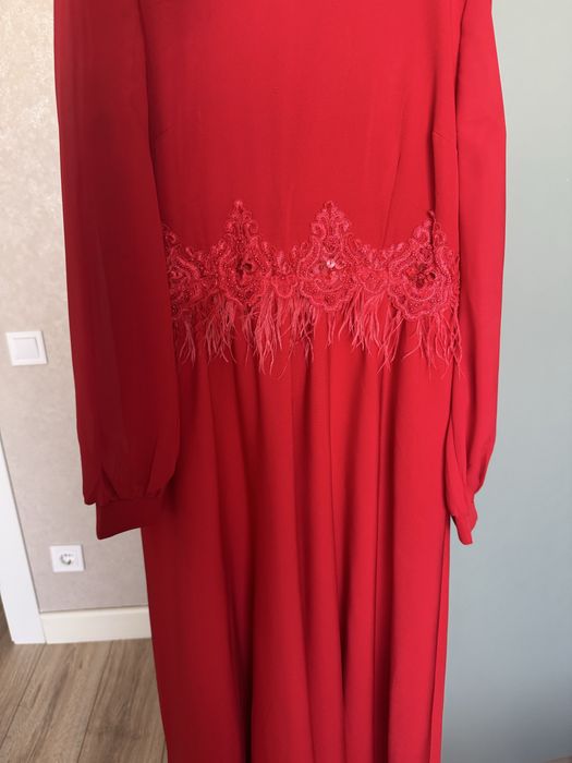 Платье нарядное с перо