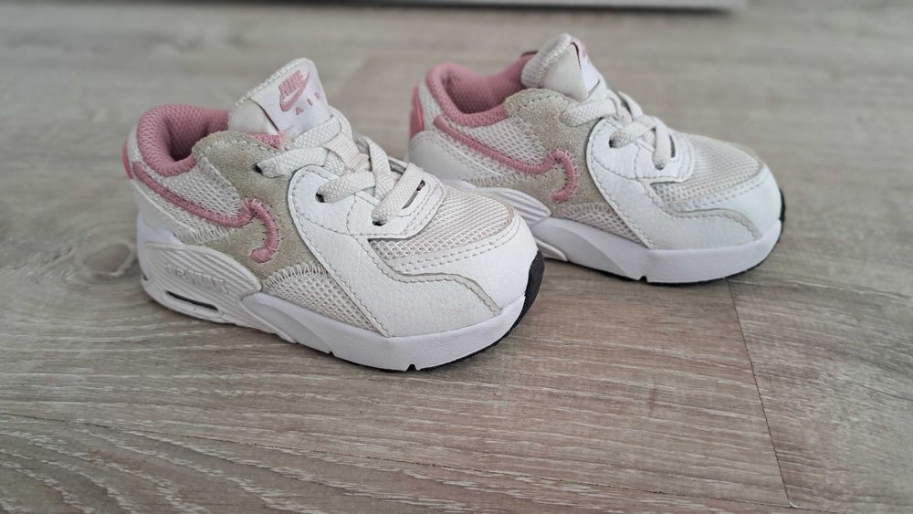 Детски рокли и маратонки