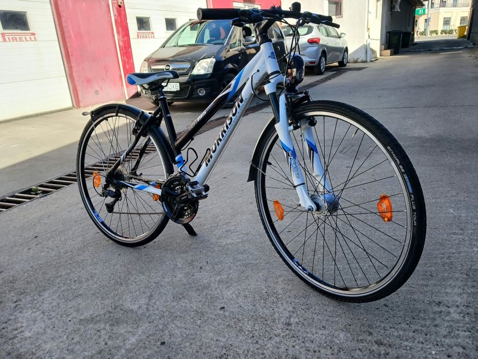 Vând bicicleta din aluminiu pentru damă