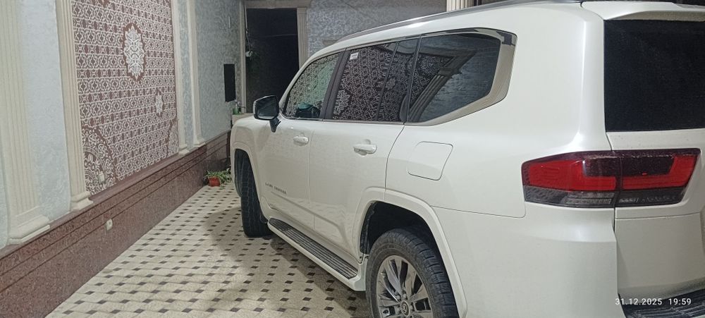 Toyota land kruizer 300