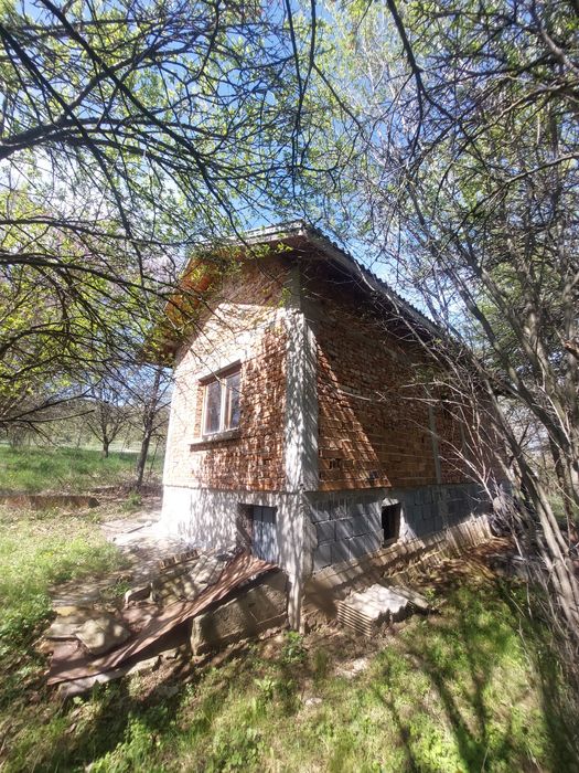 Продава къща в с. Белопопци