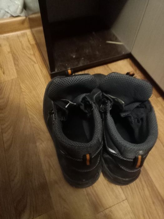 Рабочая обувь хорошее состояние, не ношеные, носок твердый