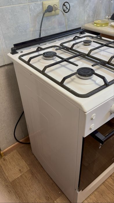 Продаю газовую плиту