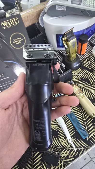 Vând mașini tuns WHAL Vapor ca nouă