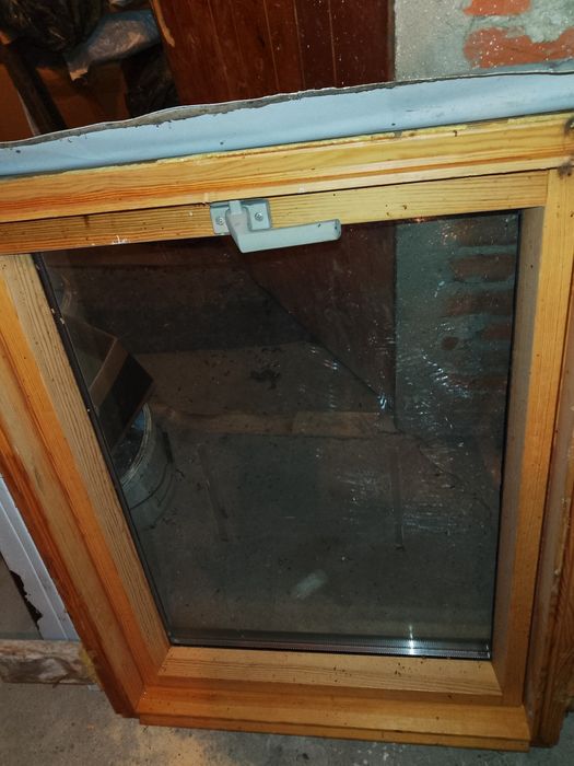 Капандура и бял pvc прозорец