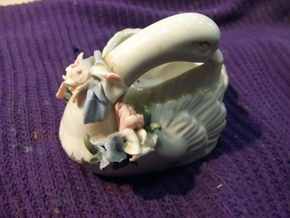 Стар порцеланови пепелник лебед,статуетка,фигура,скулптура,статуя