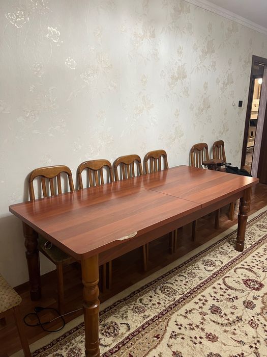 Продается стол для гостинной