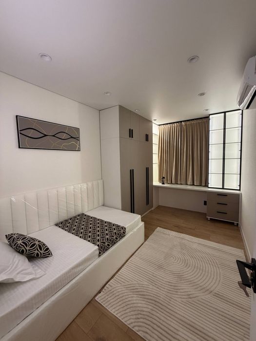 Продаётся 4-комнатная квартира на м. Космонавтов