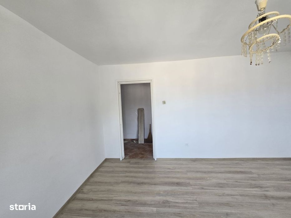 OFERTĂ: Apartament o cameră cu balcon bloc de apartamente!