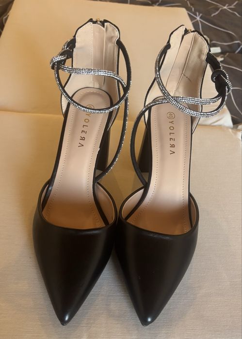 Елегантни обувки с дебел ток