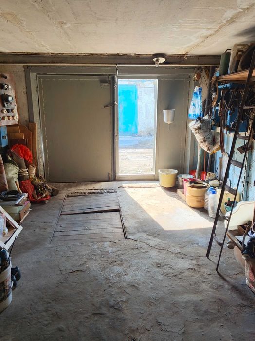 Продам Гараж, чашки-ложки