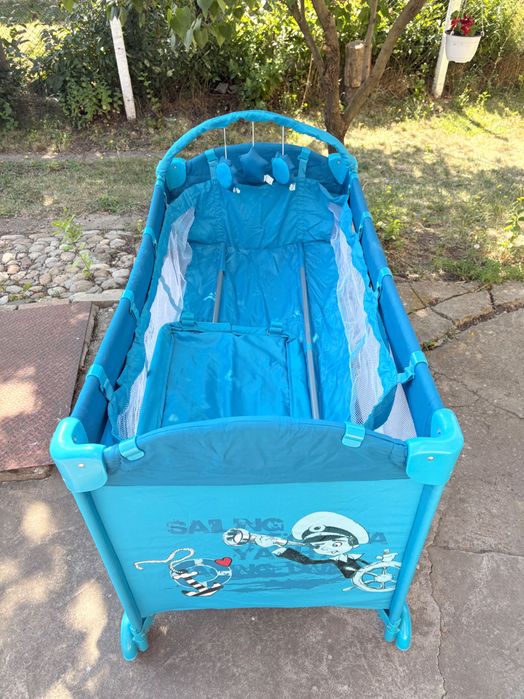 Детска кошара в син цвтя