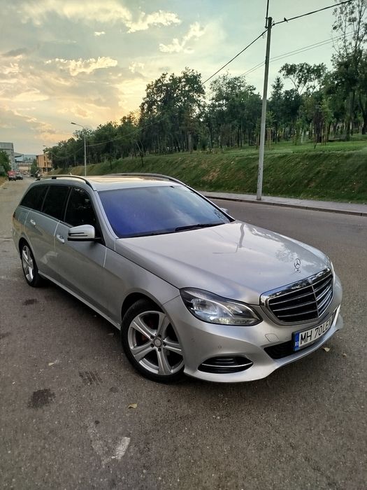 Mercedes Benz e 220 170 cp 2015