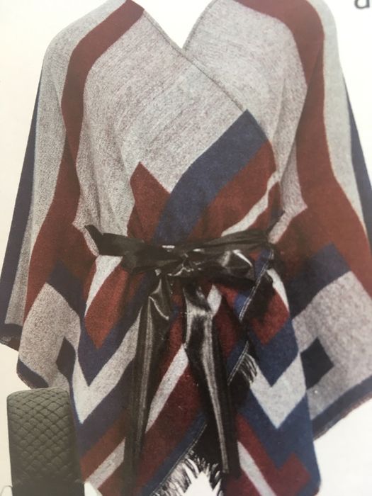 Poncho multifunctional cu curea detasabila