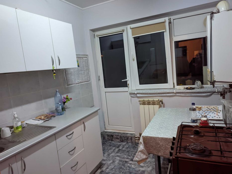 vand apartament 3 camere, semidecomandat, parter,Braila