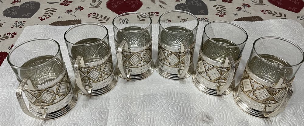 Pahare  in suport de aluminiu