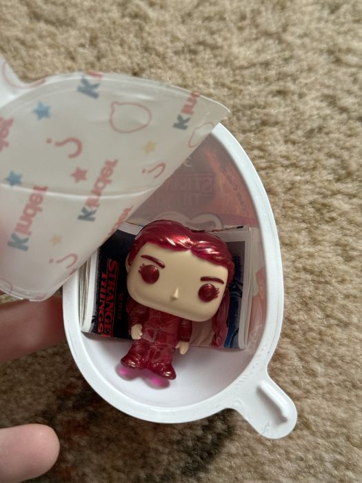 Upside down Max- Stranger Things