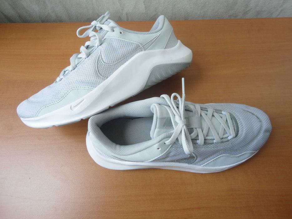 N41 Nike Legend Essential 3/дамски маратонки