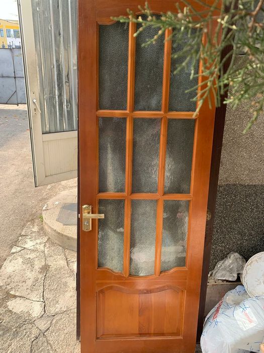 Двери  деревянные .