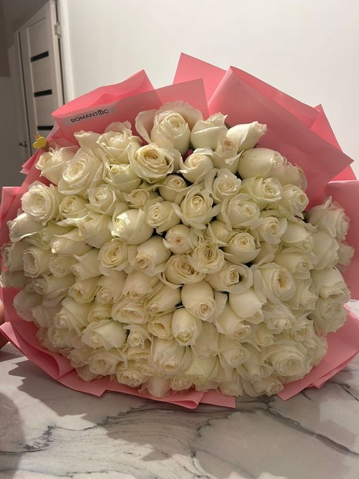 Цветы белые розы