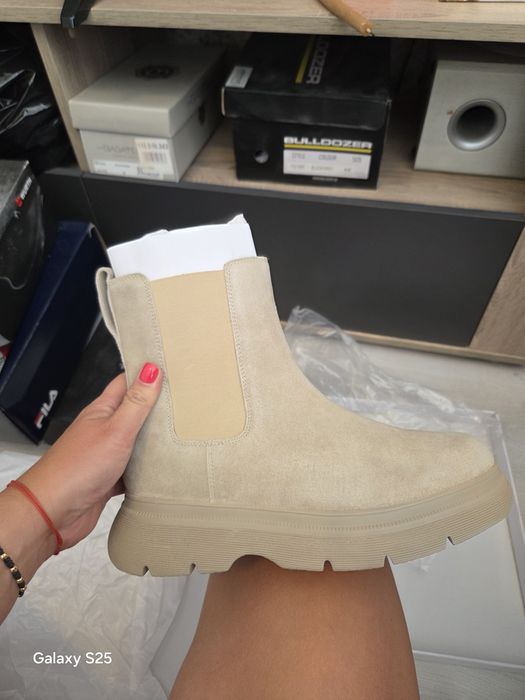 Чисто нови боти!
GUESS-38 номер , 100 лв.
 Tommy Hilfiger-39 номер , 1