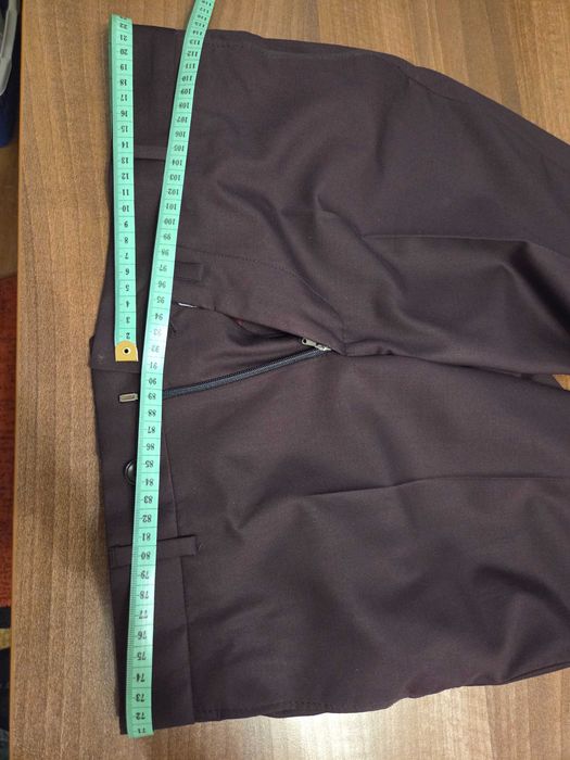 Costum barbati de culoare visinie