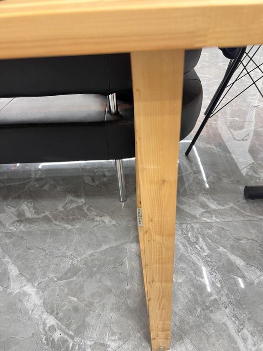 Стол из натурального дерева