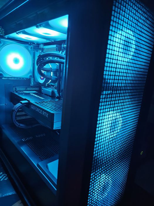 High-End Gaming PC / Ryzen 7 7800X3D / RTX 4080 SUPER 16GB / 32GB DDR5 / CableMod / 360mm AIO