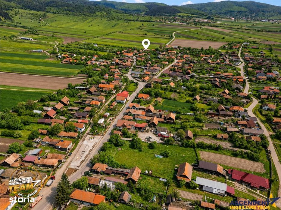 1.200mp teren si casa cu gradina inflorata, aproape de Targu Secuiesc: - Mai multe