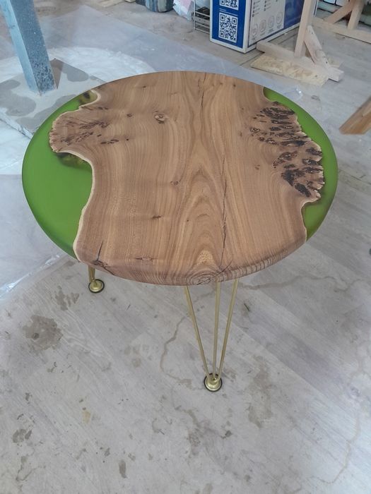 Продаю стол кофейный