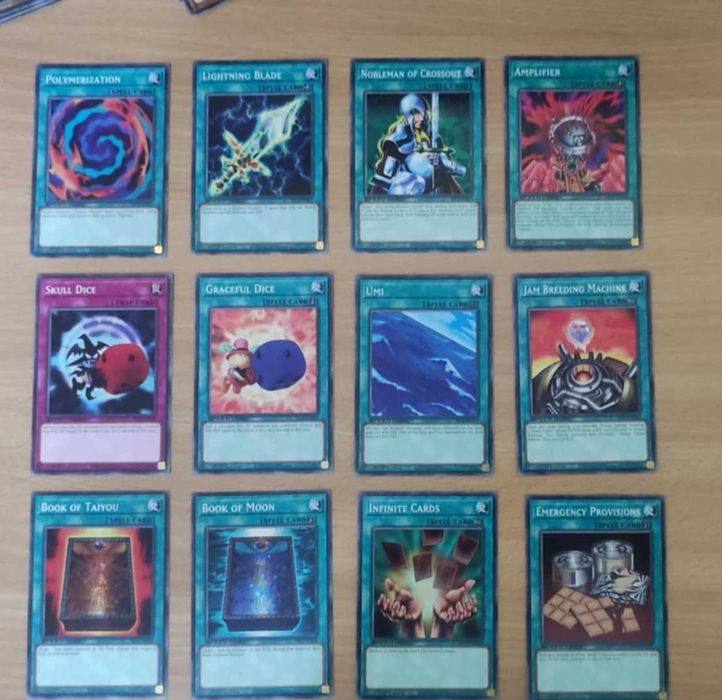 Продавам оригинални Ю Ги О карти част 2