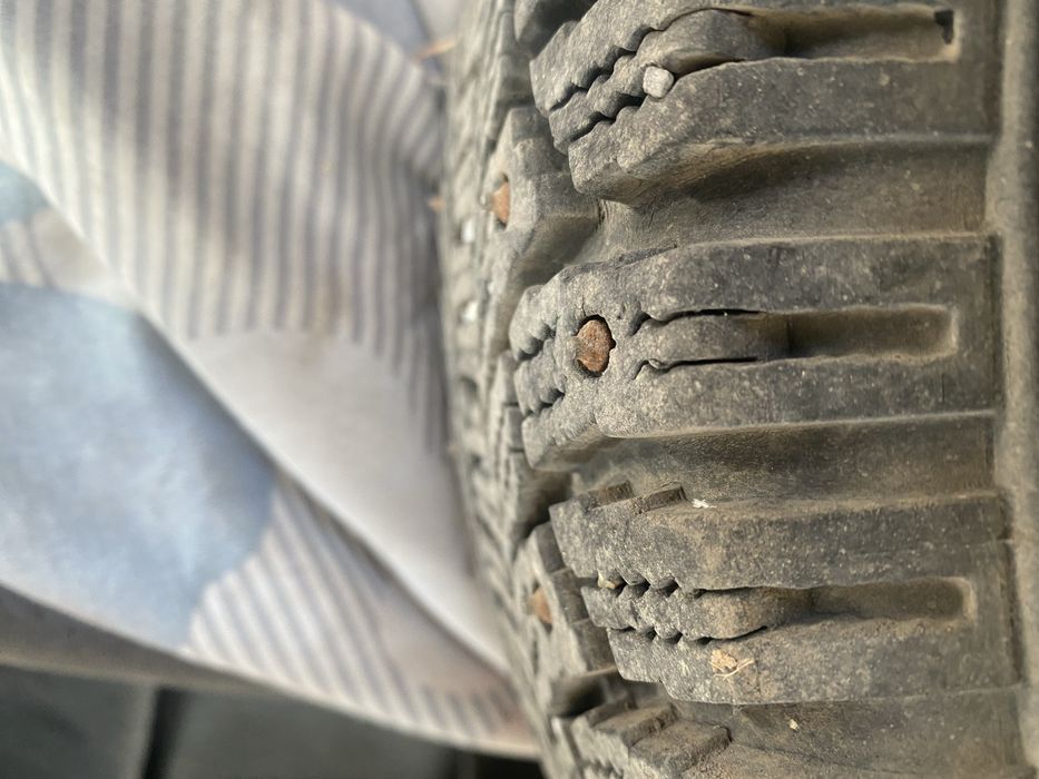 Шины с дисками 175/70/13 шипованная