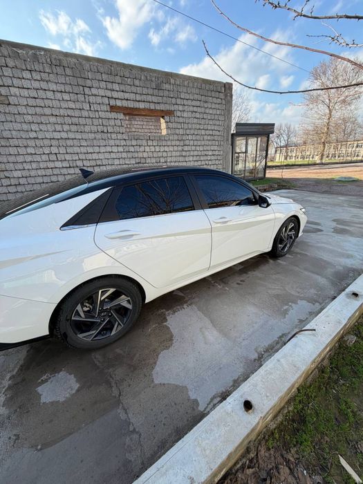 Hundai elantra 2023 yil