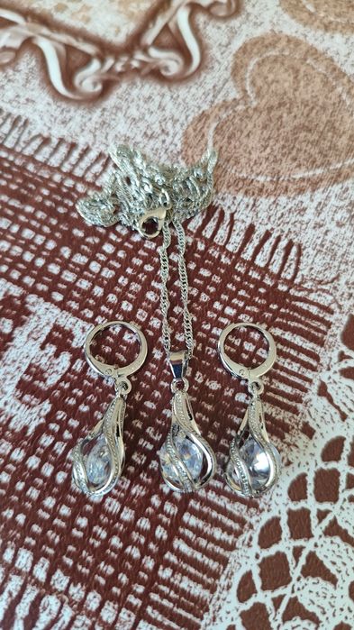 Сребърен комплект обеци и колие с висулка, прозрачни камъчета - 3 вида