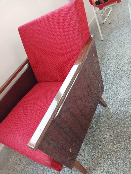 Продавам 2 фотьойла и холна масичка от соца